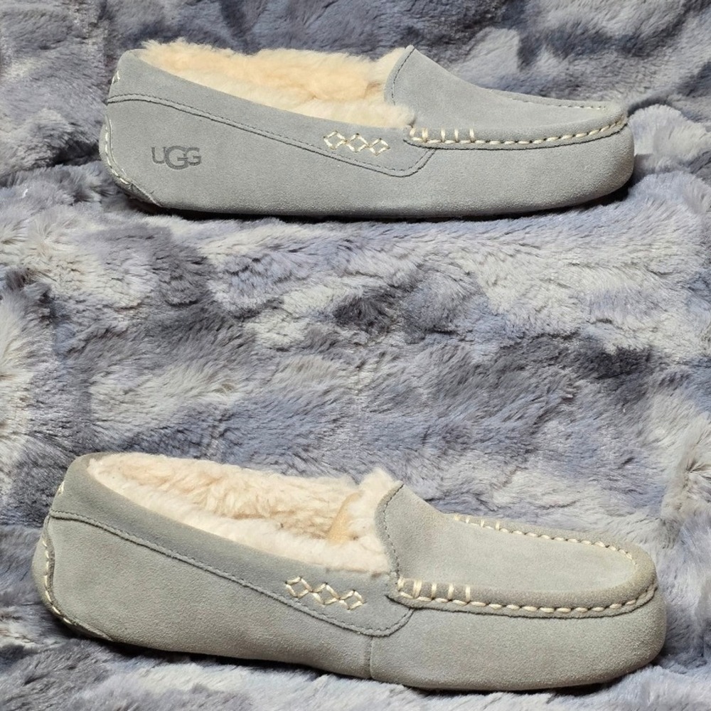 NWB UGG Ansley Moccasin Slipper Light Grey Suede Shearling 1106878 Womens 6